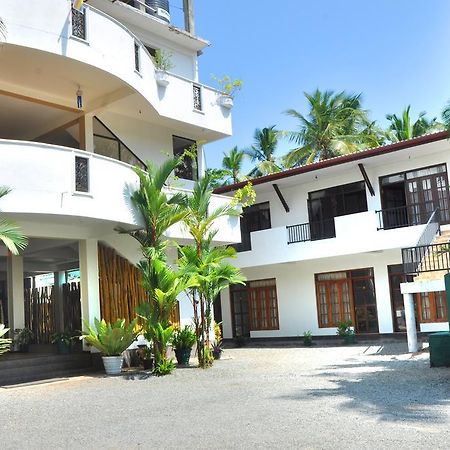 Green Shadows Beach Hotel Wadduwa Esterno foto