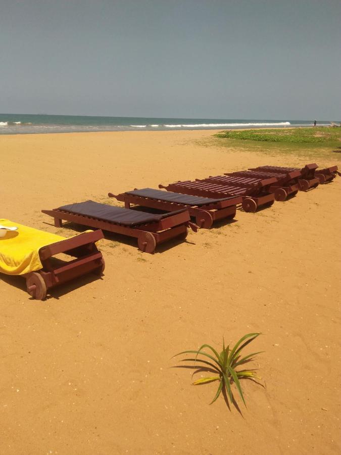 Green Shadows Beach Hotel Wadduwa Esterno foto