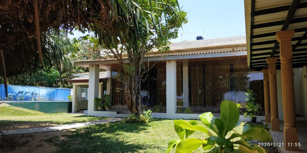 Green Shadows Beach Hotel Wadduwa Esterno foto