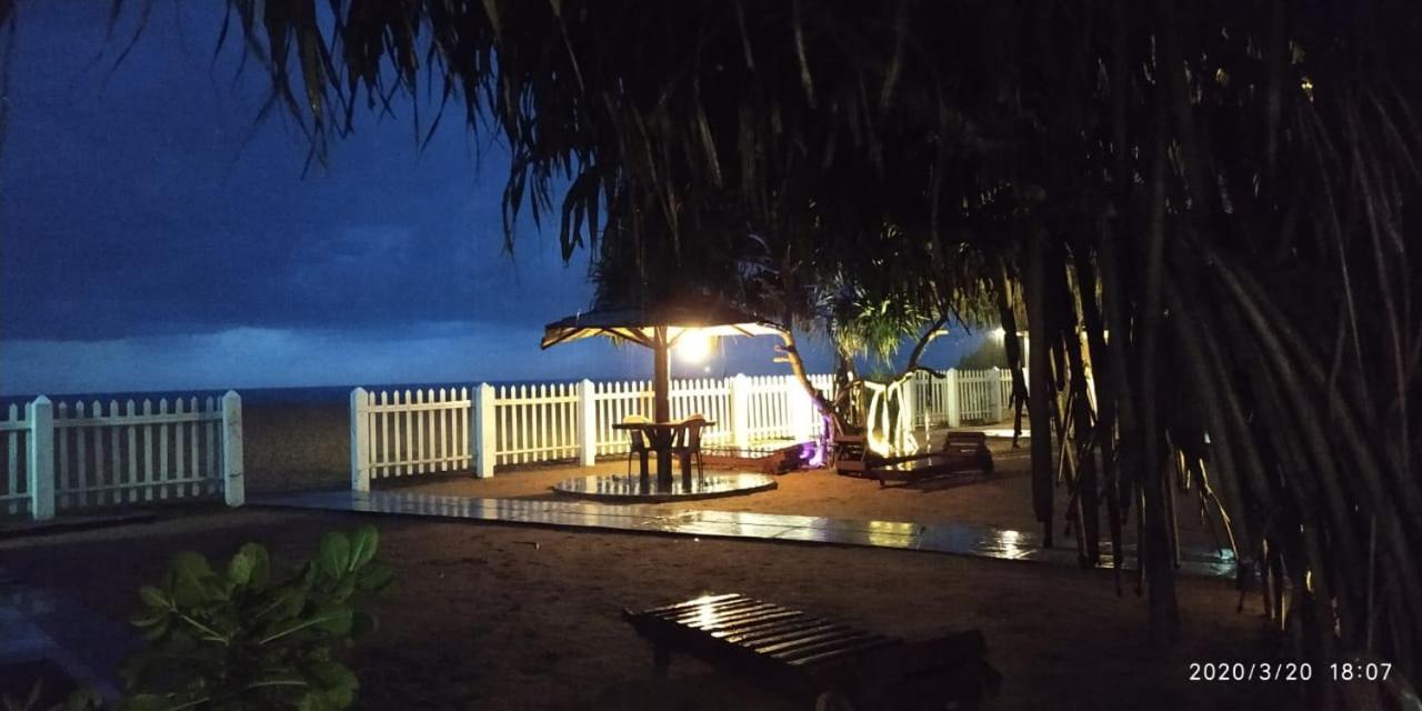 Green Shadows Beach Hotel Wadduwa Esterno foto