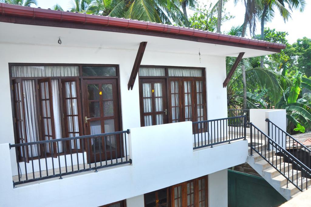 Green Shadows Beach Hotel Wadduwa Esterno foto