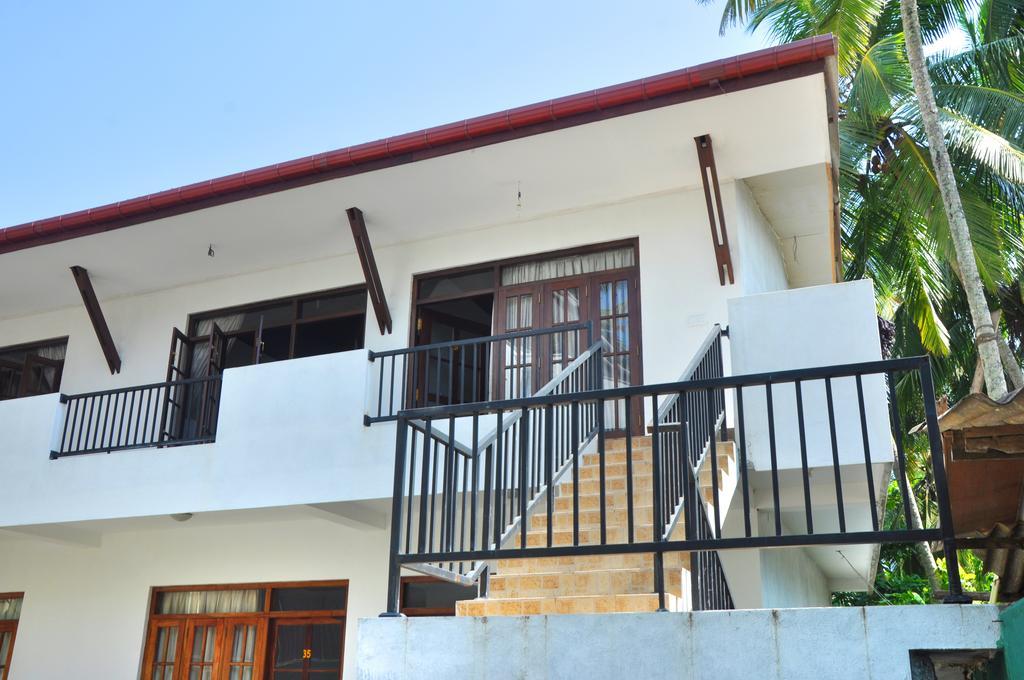 Green Shadows Beach Hotel Wadduwa Esterno foto
