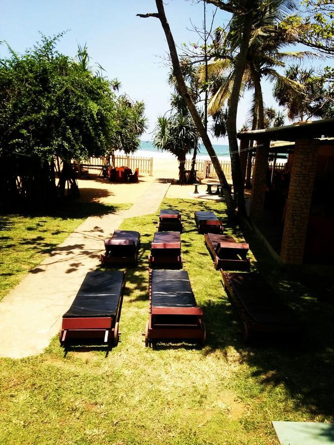 Green Shadows Beach Hotel Wadduwa Esterno foto