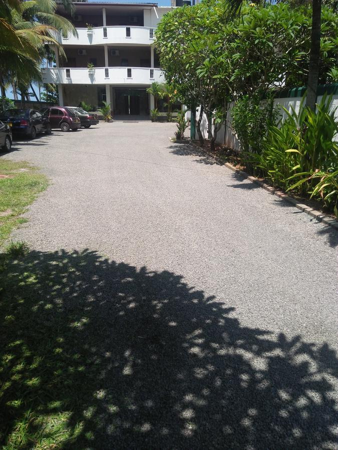 Green Shadows Beach Hotel Wadduwa Esterno foto